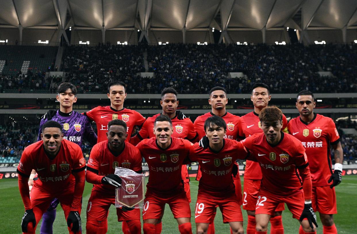 包含今晨亚冠焦点战，深圳男篮外线爆发，媒体盛赞，赛程密集仍需轮换的词条