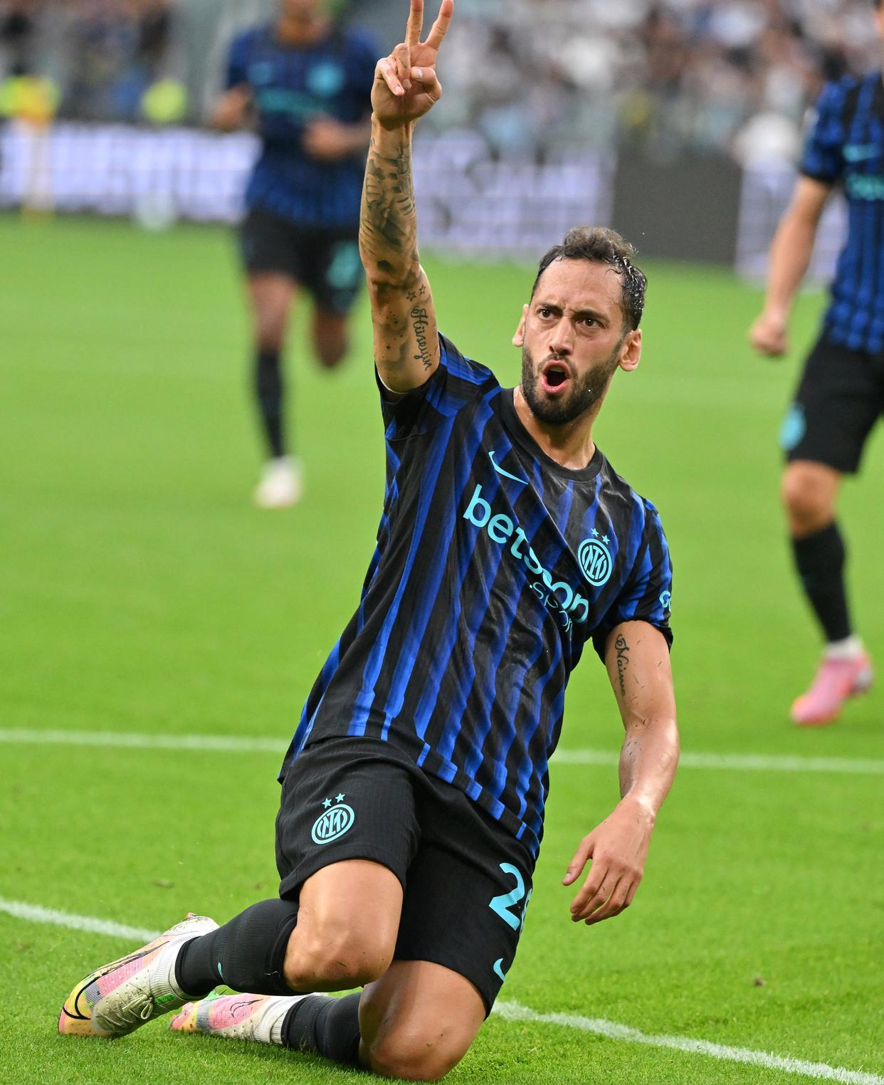 包含尤文图斯发布备战花絮；集结日强势反弹；荷甲任务艰巨；赛季目标并未改变的词条