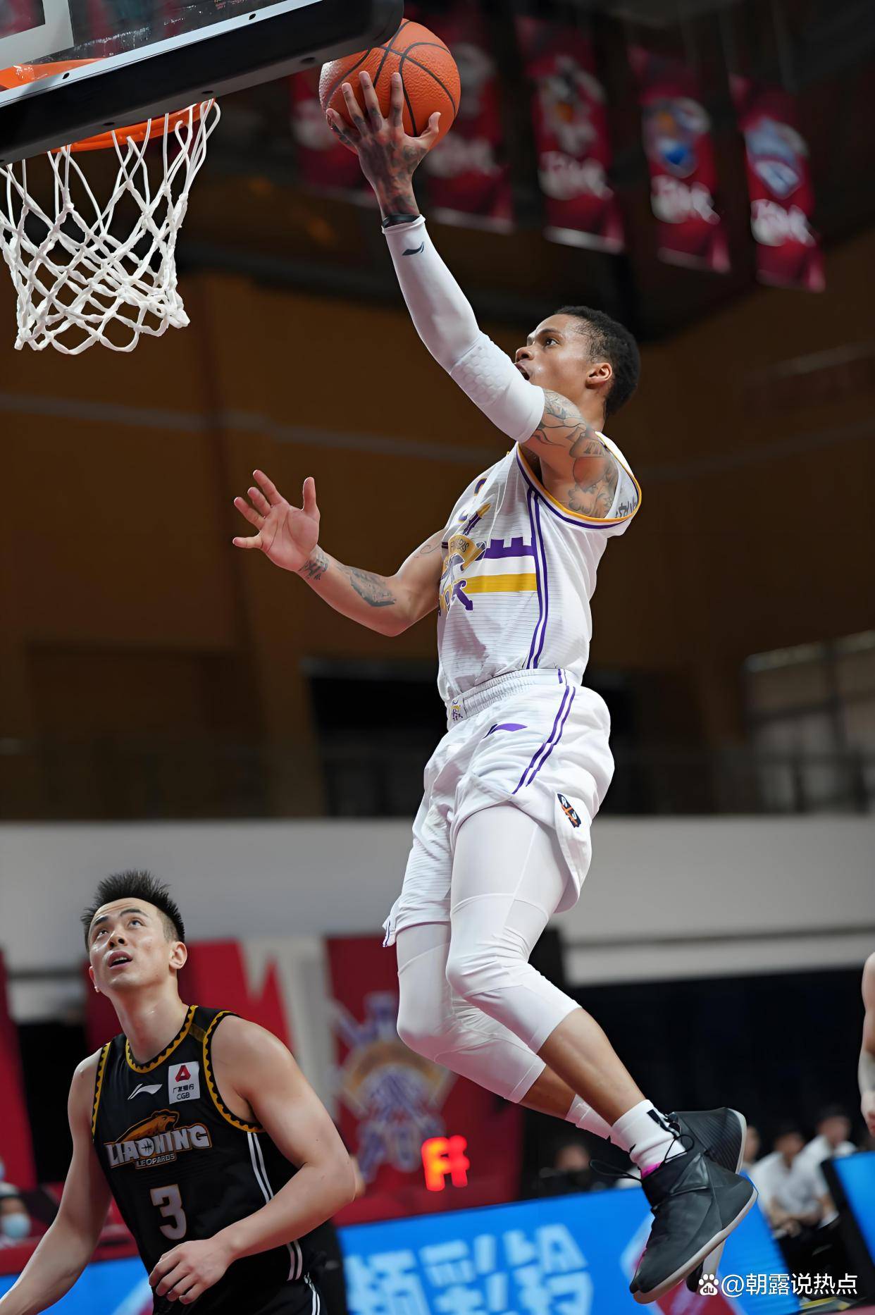 今晨那不勒斯备战CBA季后赛；遗憾出局细节曝光；悬念犹存；身体对抗强度拉满的简单介绍