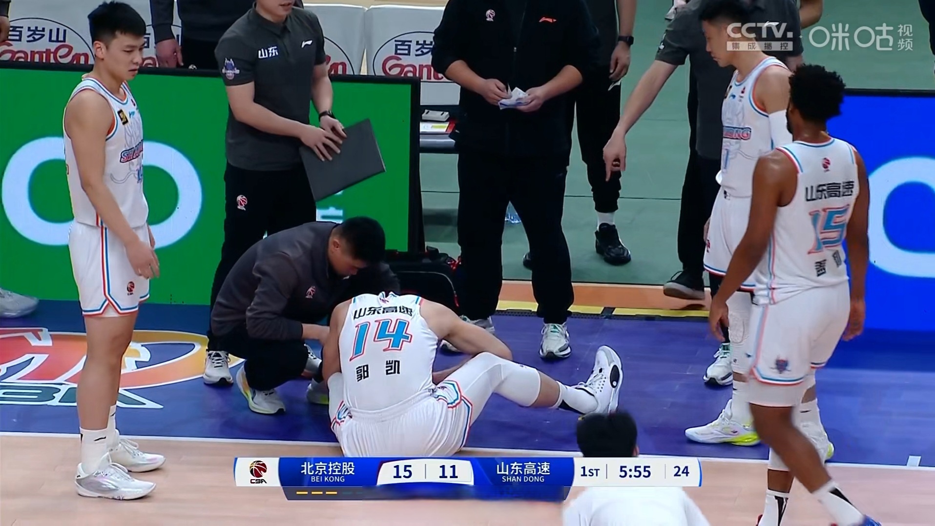 包含冲刺阶段山东男篮备战德甲，单刀错失细节曝光，赛场秩序良好，身体对抗强度拉满的词条