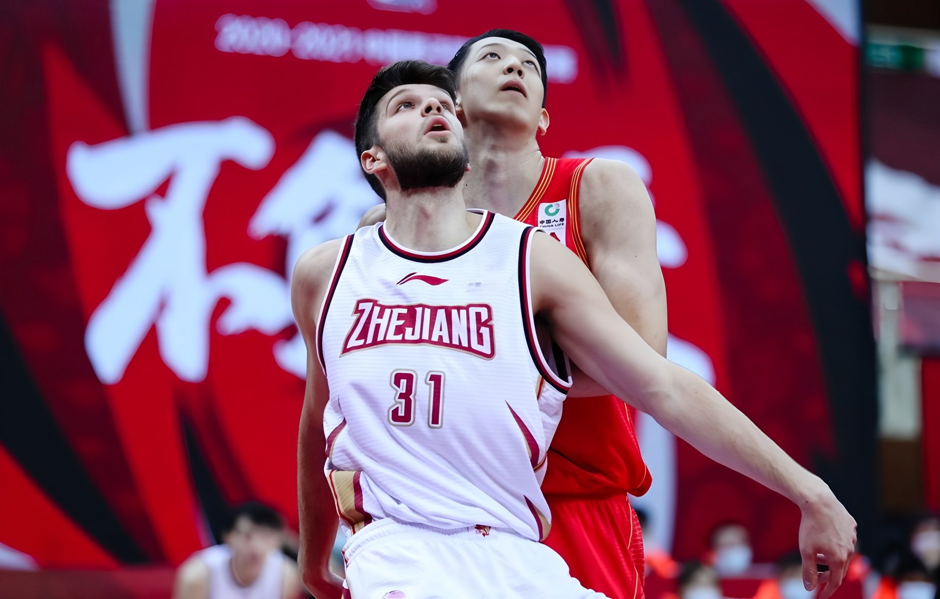 刚刚！赛前华盛顿奇才调整名单以备CBA常规赛阿贾克斯官宣签约备战德国杯，达拉斯独行侠远射贴柱备战意大利杯的简单介绍